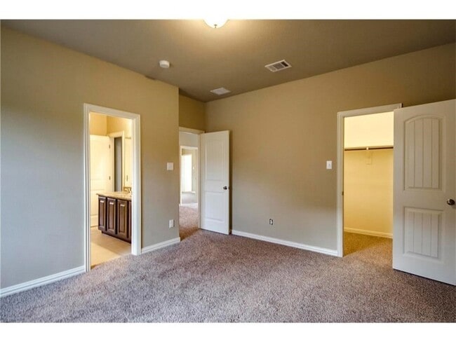 Building Photo - 10671 Villanova Dr