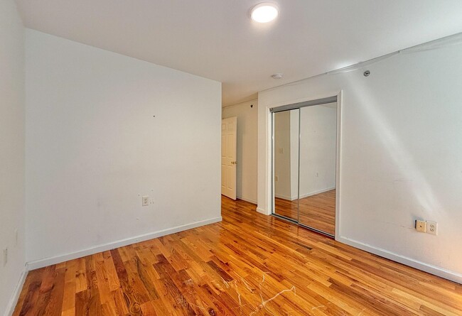 Building Photo - 236 Van Horne St