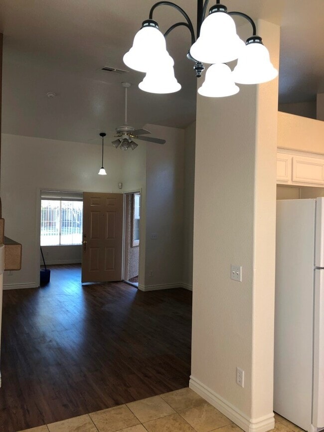 Building Photo - Beautiful Single Story Home