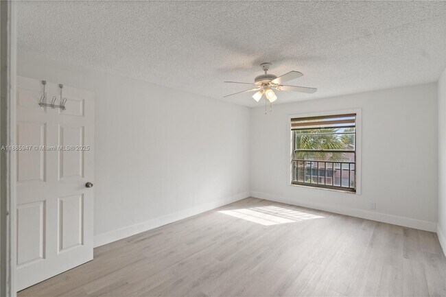 Building Photo - 8005 Lake Dr