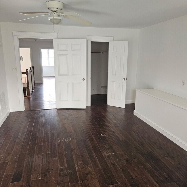 Building Photo - Elegant 5-Bedroom, 4-Bath Home with Expansive Living Spaces