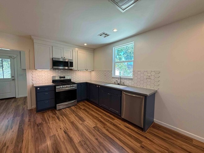 Building Photo - West Sac 2 Bed With River Access