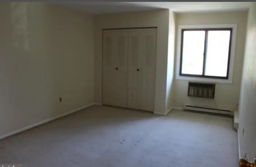 2nd bedroom (has new ac unit since Prot was taken) - 500 Campbell Cir