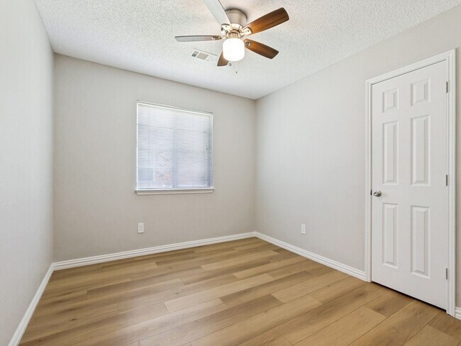 Building Photo - 8028 Alderwood Pl