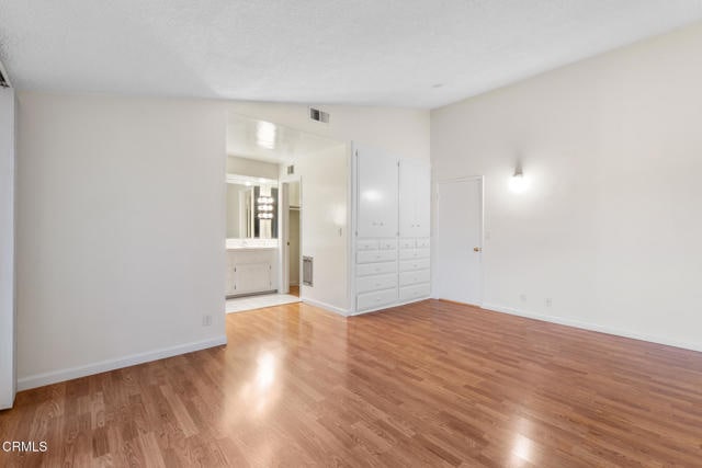 Building Photo - 1370 Cresthaven Dr