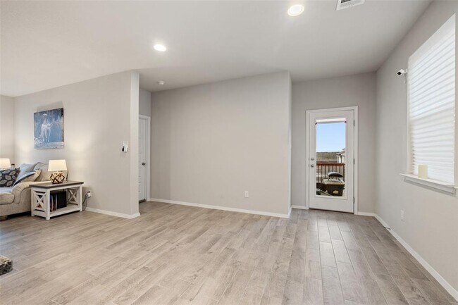 Building Photo - 408 Black Opal Dr