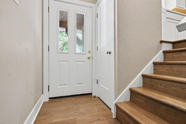 Building Photo - 132 Scotts Dr