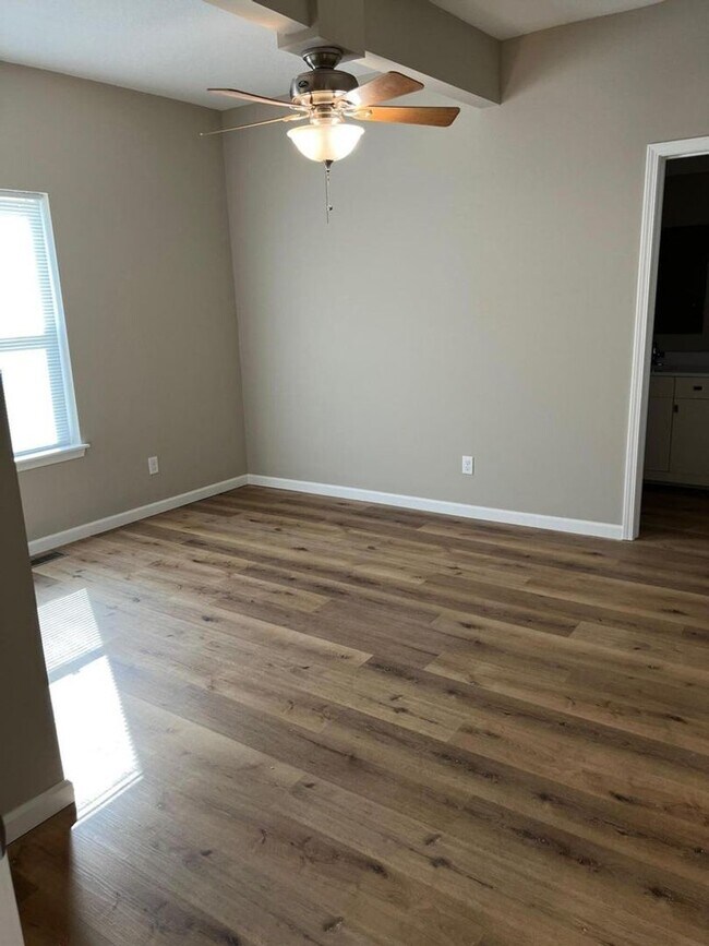 Building Photo - Beautifully Updated 4 Bed 2.5 Bath House!