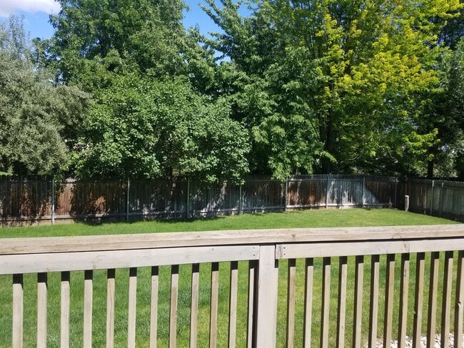 Building Photo - 350 S Kestrel Pl