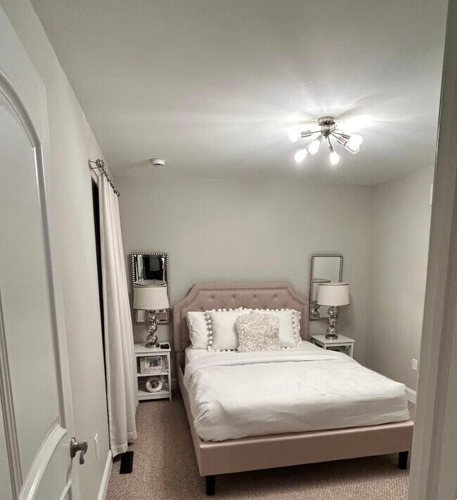 Building Photo - 225 Snow Shoe Ln