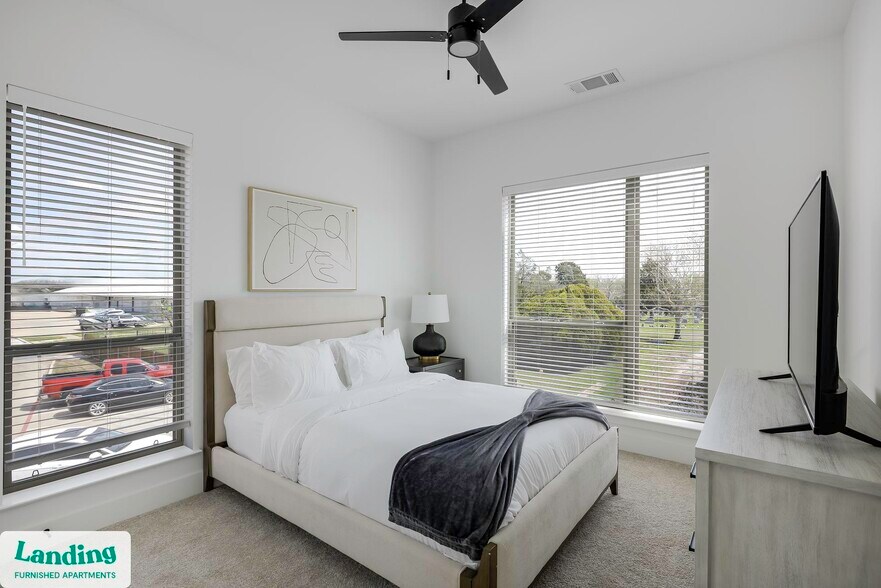 Building Photo - 650 E Sycamore St