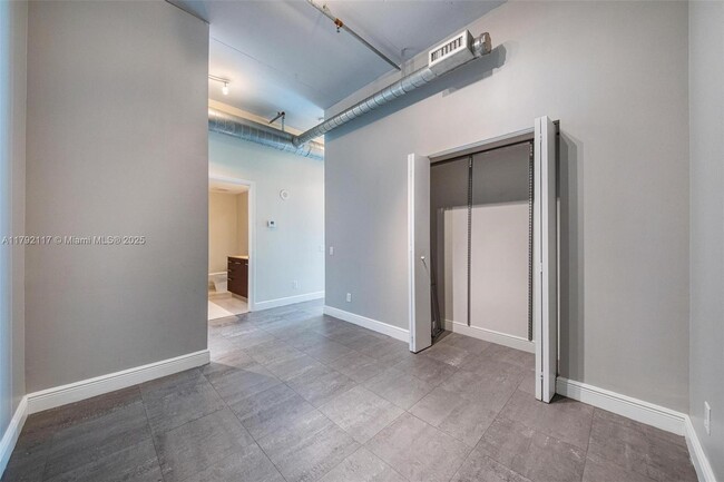 Building Photo - 3029 NE 188th St