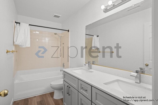 Building Photo - 2215 Jenni Ln