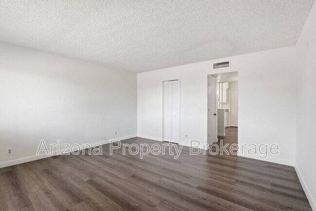 Building Photo - 3934 E Piccadilly Rd