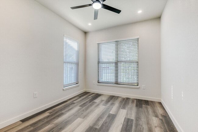 Building Photo - RENOVATED 4-BEDROOM IN SOUTH SAN ANTONIO