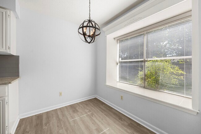 Building Photo - 10231 Gulfstream Ln