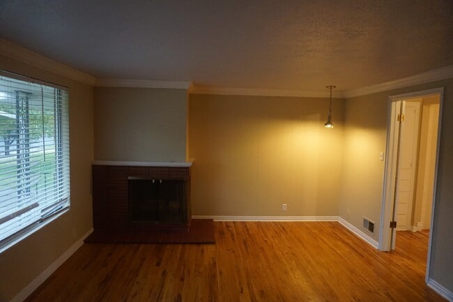 Building Photo - Bountiful 3 Bedroom 2 Bath Home