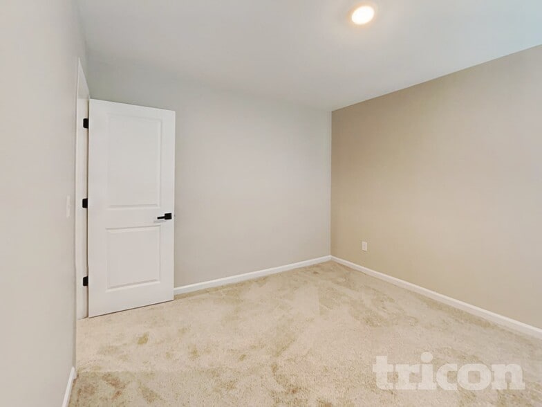 Building Photo - 271 Millen Dr