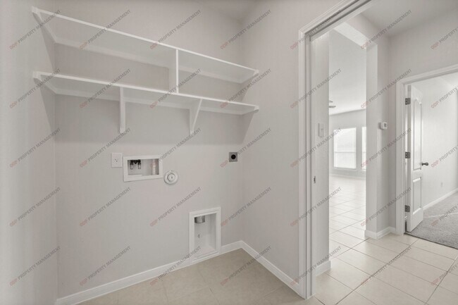 Building Photo - 725 Gingham Trl