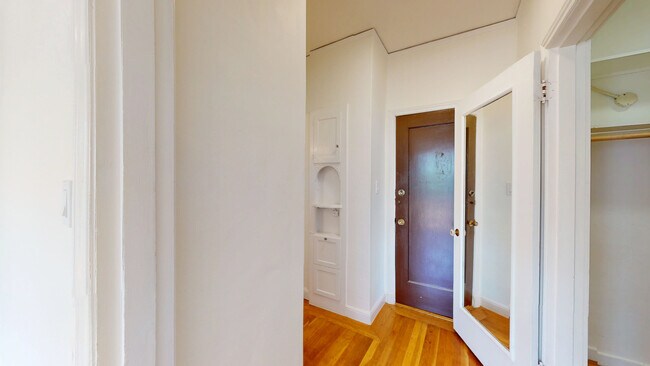 Building Photo - 1630 Jones St