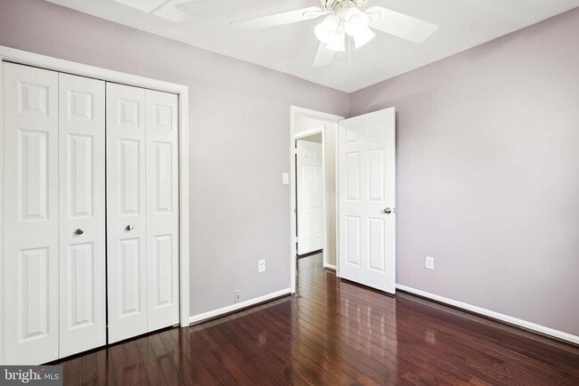 Building Photo - 10150 Village Knolls Ct