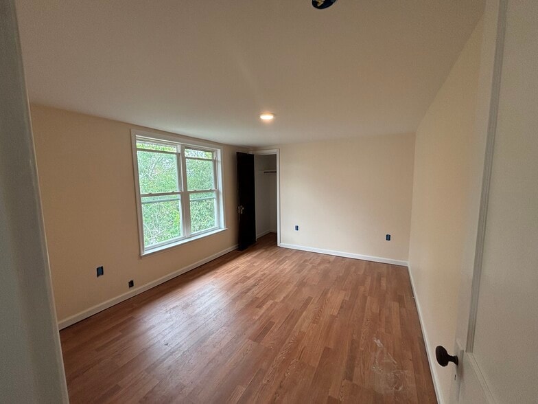 Building Photo - 415 Market St