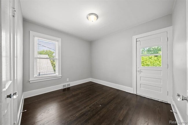 Building Photo - 242 W Webster St