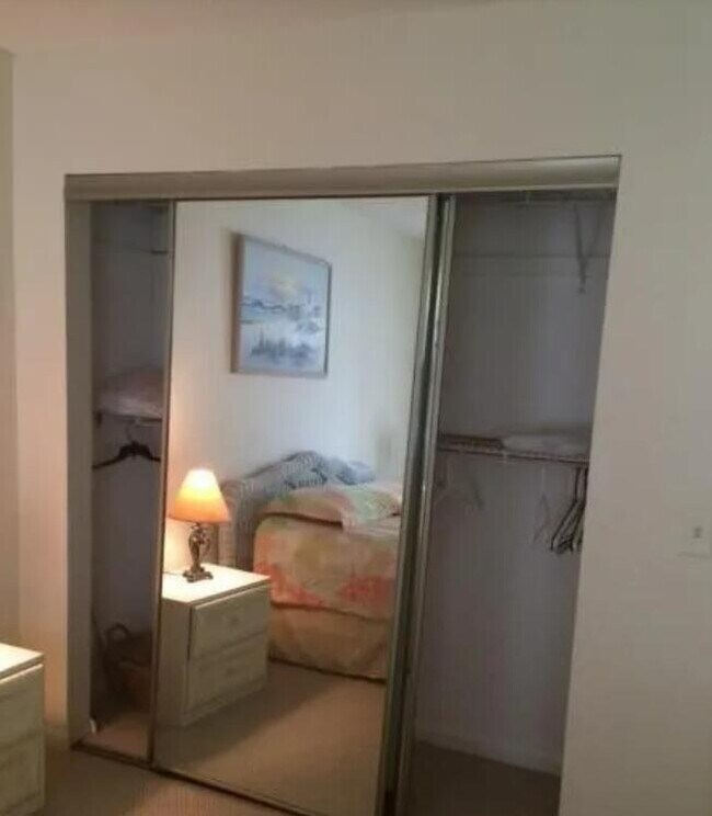 Building Photo - 1971 NE Collins Cir