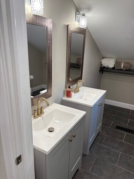 Building Photo - 11 Post Rd