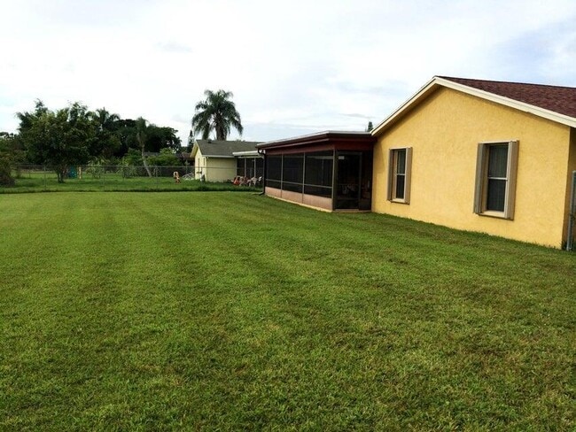 Building Photo - 221 Bilbao St