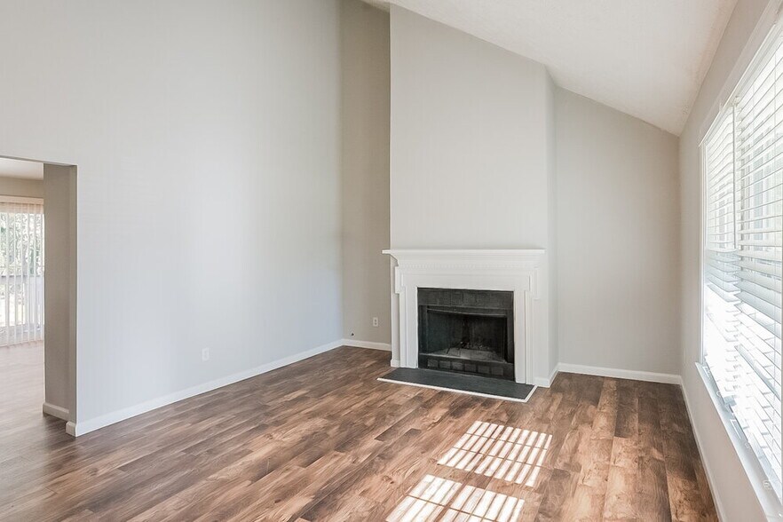 Building Photo - 5355 Forest Downs Cir