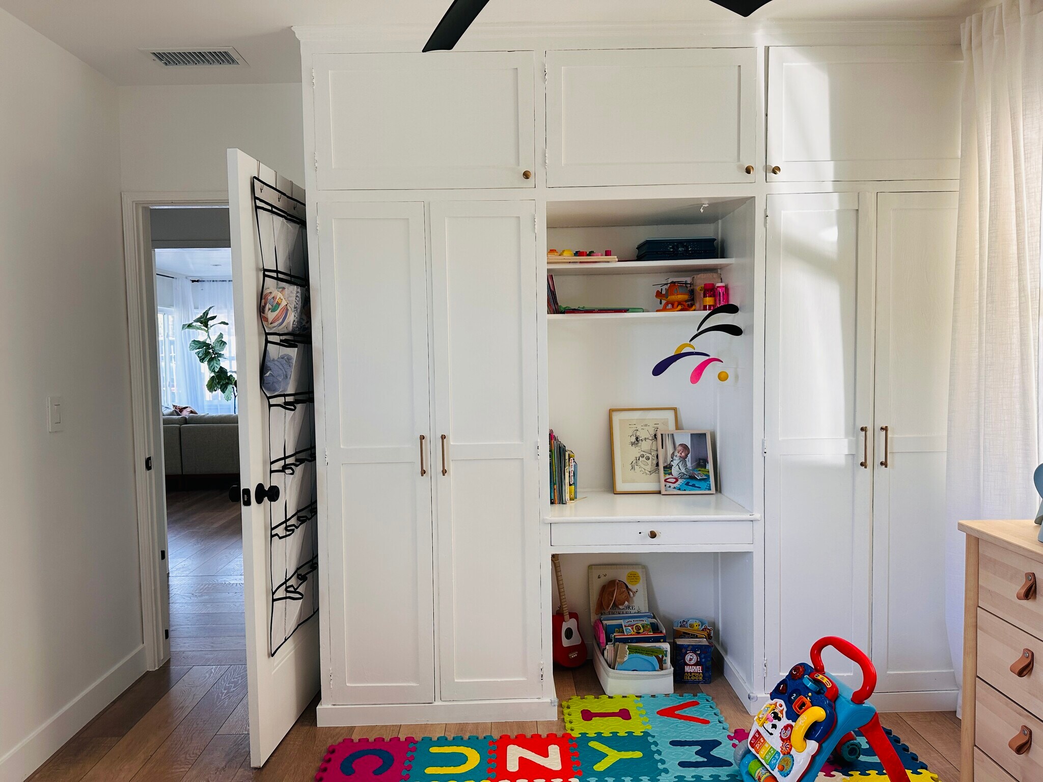 Building Photo - 2460 Glenrose Ave