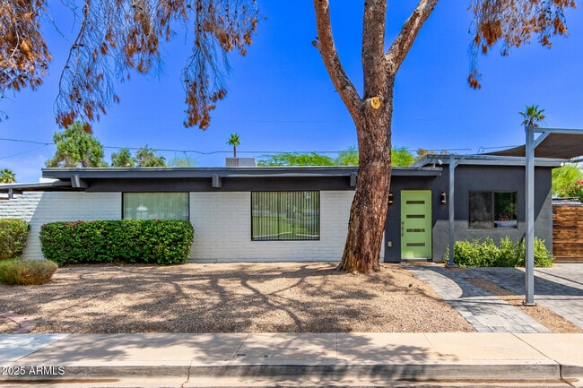 Primary Photo - 3710 E Altadena Ave