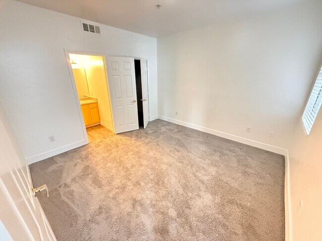 Building Photo - NW Gated community