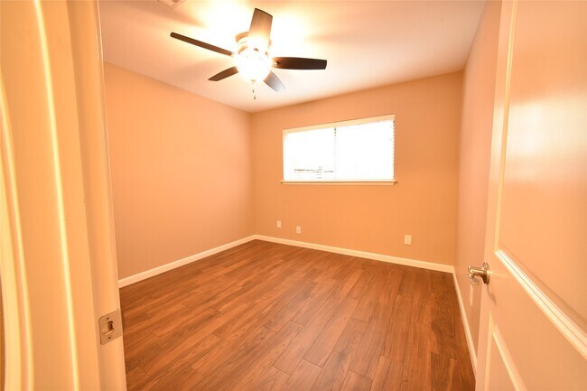 Building Photo - 217 Rachael Ln