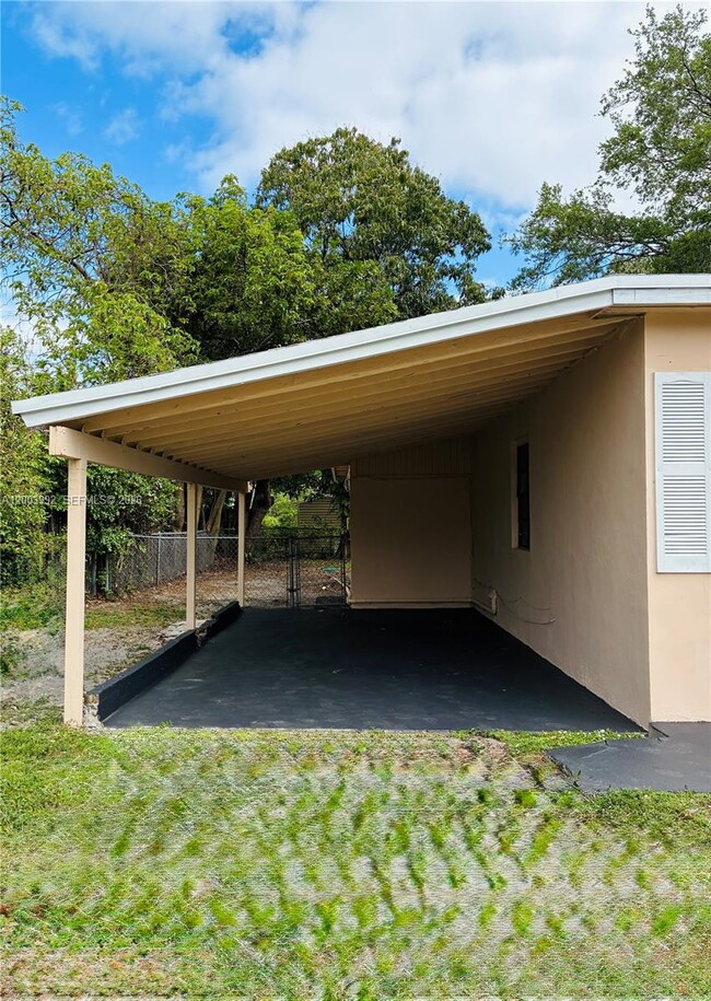 Building Photo - 275 NW 190th St