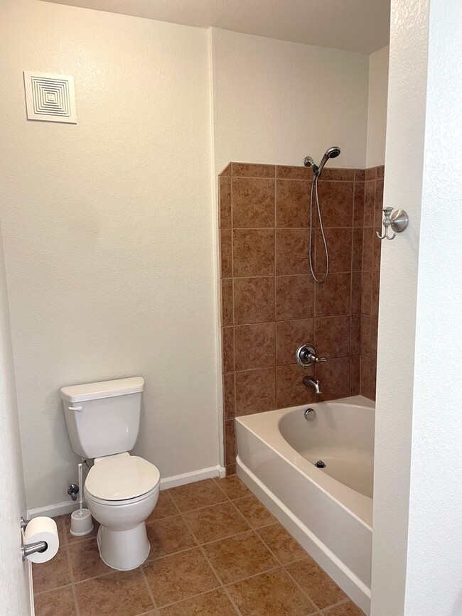 Building Photo - 2 bedroom 1 bath condo for rent in Parker ...