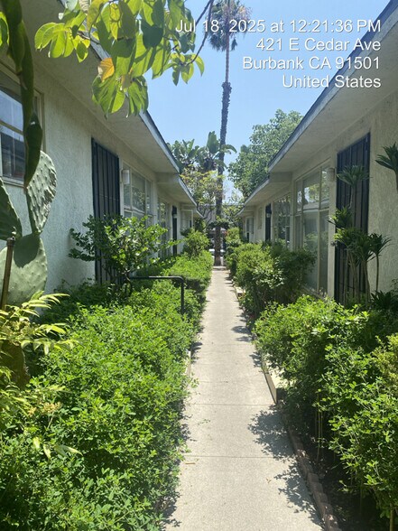 Building Photo - 421 E Cedar Ave