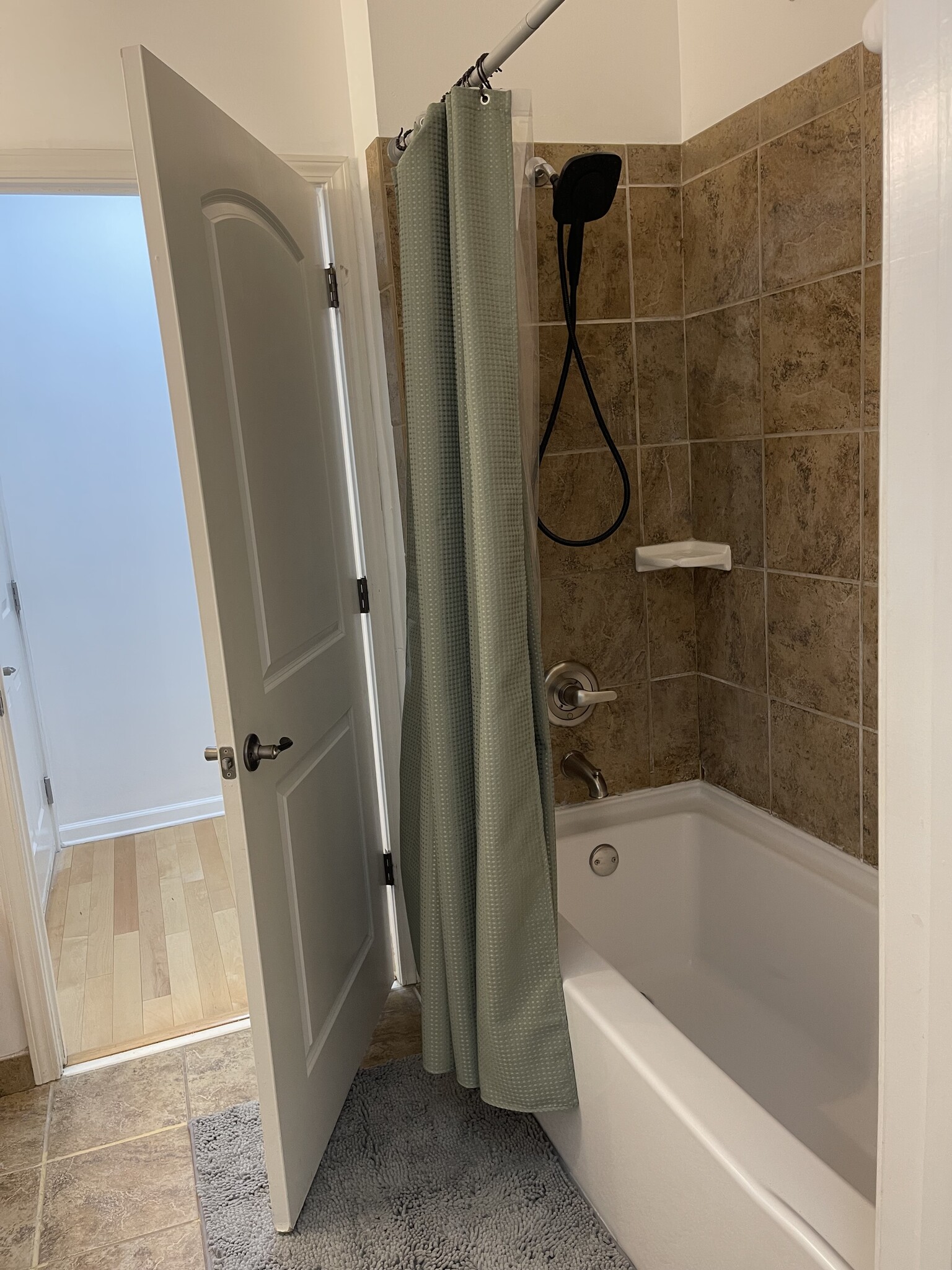 New soaker tub and plumbing fixtures - 731 Litty Ct