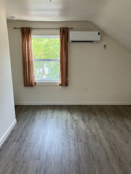 Primary Photo - 108 Park St