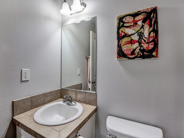 Building Photo - 8918 SW Elena Ln