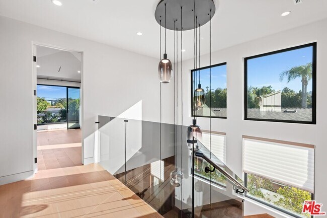 Building Photo - 4708 Noble Ave