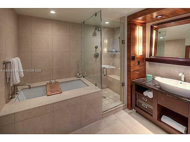 Building Photo - 6801 Collins Ave