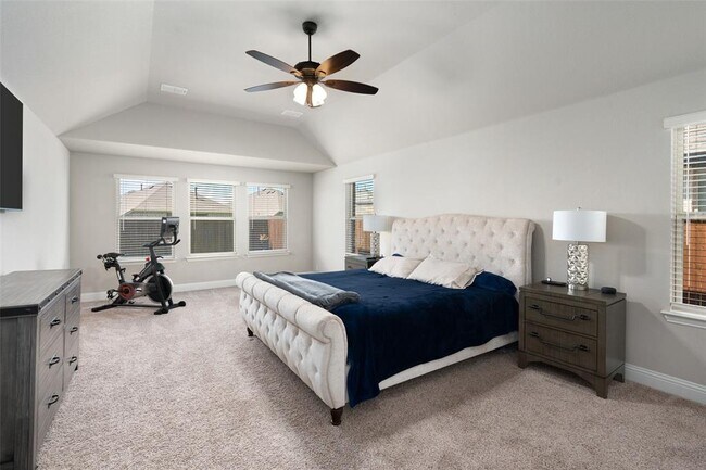 Building Photo - 1324 Thrasher Dr