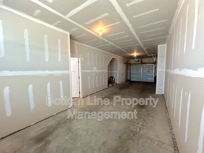 Building Photo - 4920 Old Pineville Rd