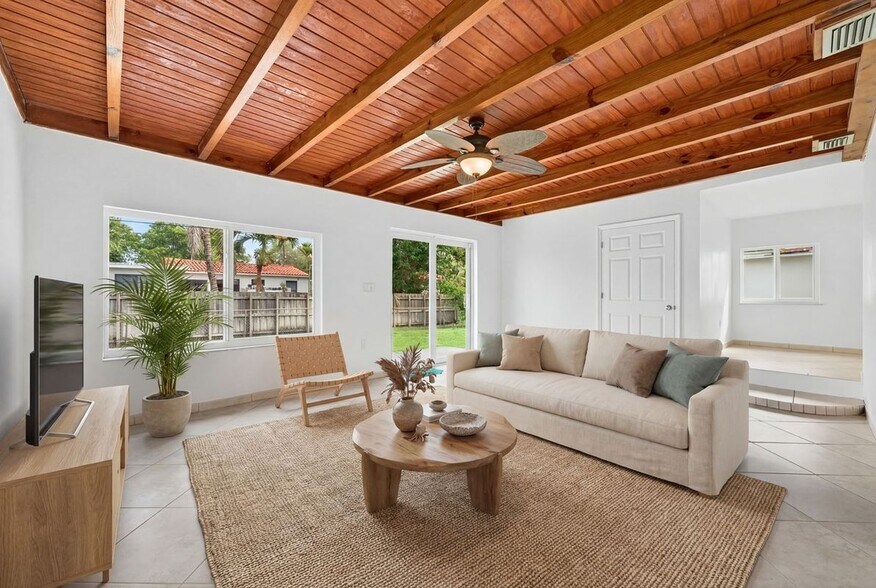 Building Photo - 6447 SW 10th St