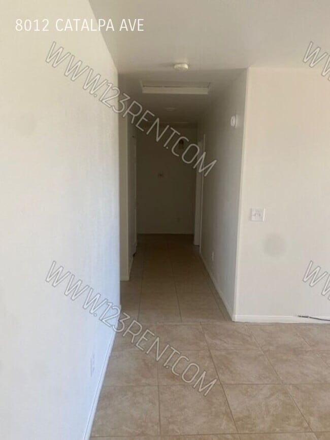 Building Photo - 8012 Catalpa Ave