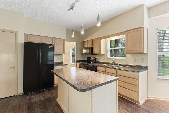 Building Photo - 6529 Centennial Dr