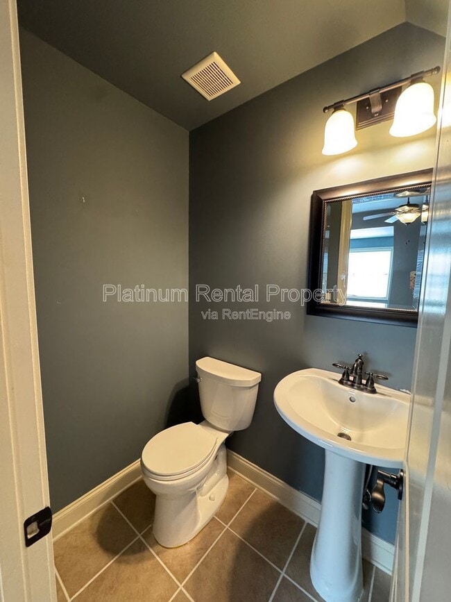 Building Photo - 1811 Traditions Way