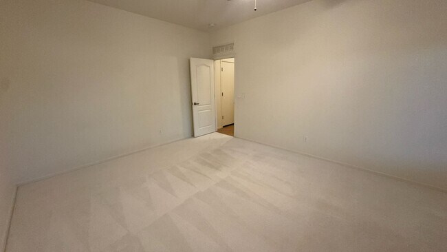 Building Photo - Horse Property in QC